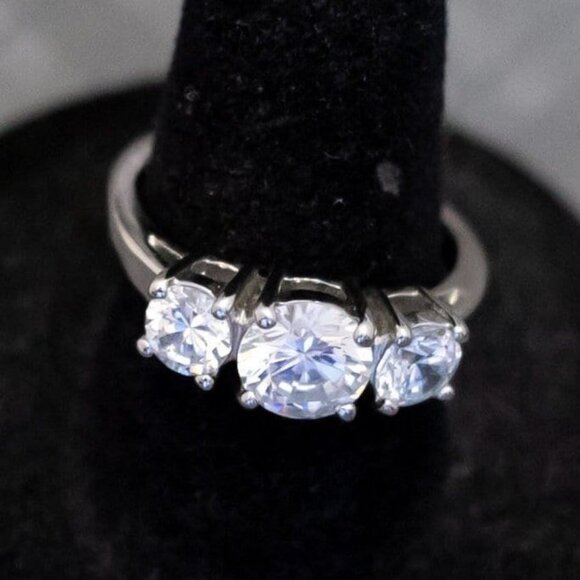 Size 7, Vintage Clear Three Stone Gems Silver Tone Ring by Avon - G47 - Picture 1 of 3